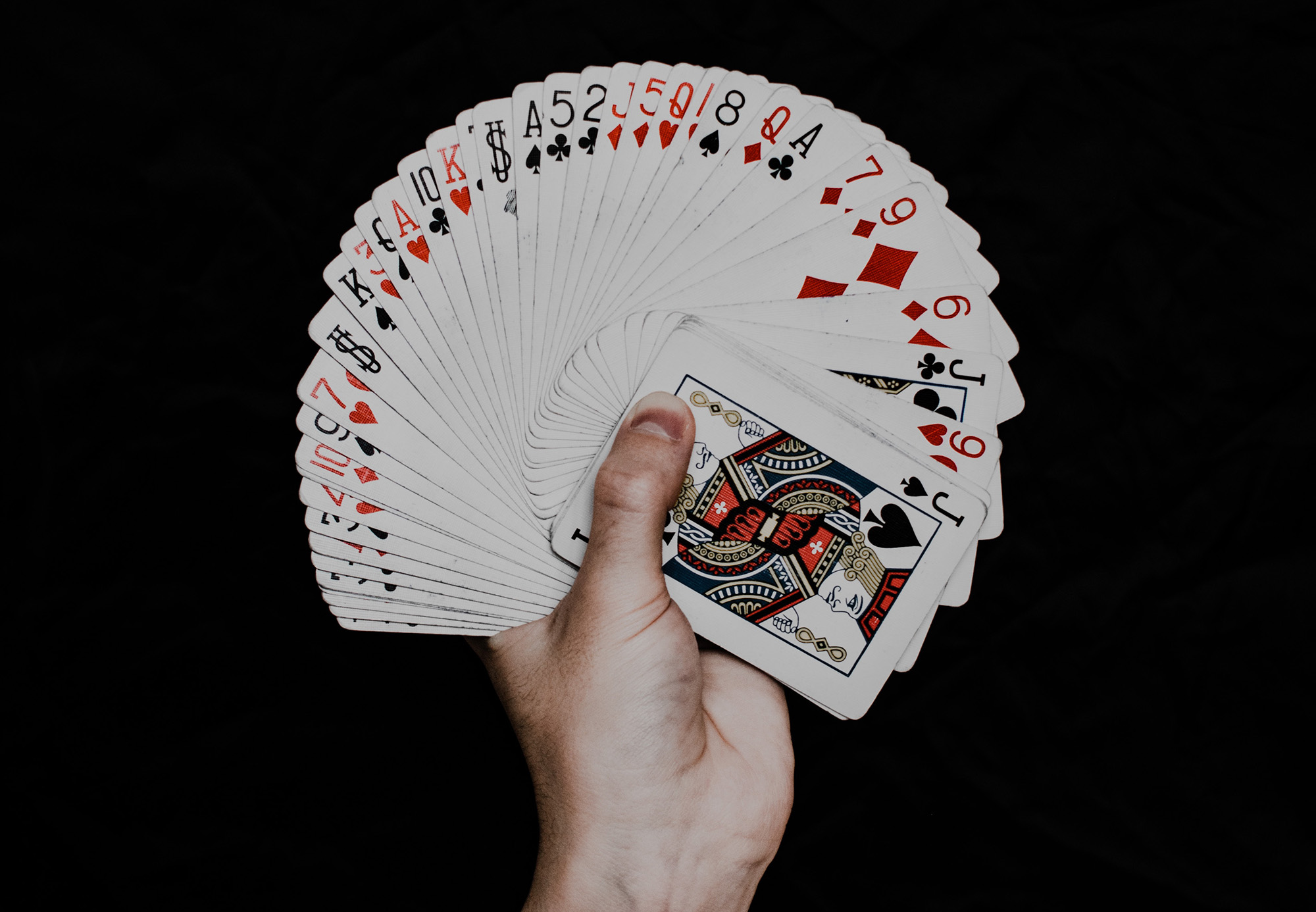 Mentalist vs. Magician: Which Should You Book For Your Event?