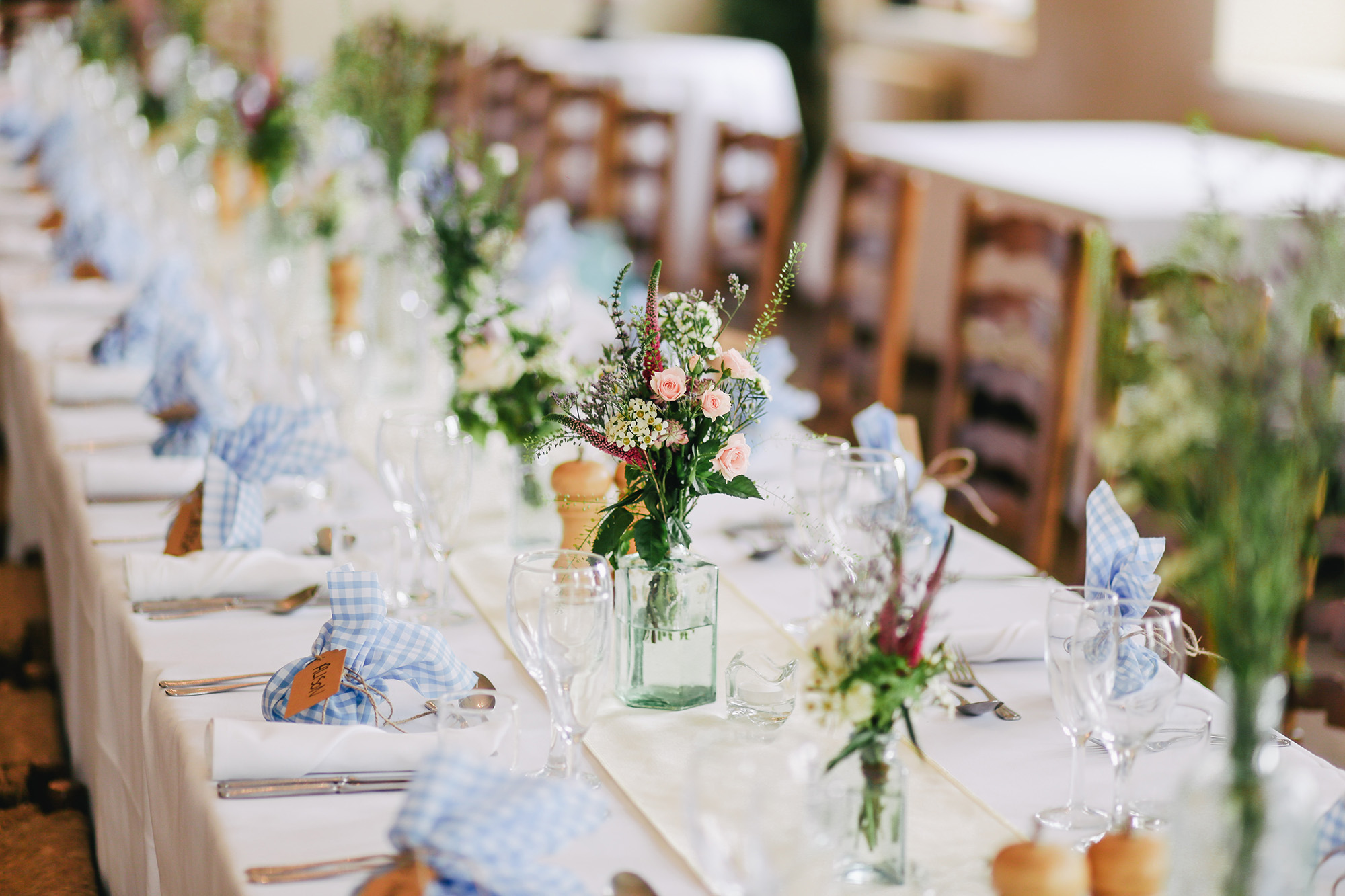 Should I Tell My Guests I’ve Hired A Wedding Magician?